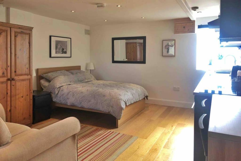 Modern Studio Apartment Near Town Centre Poole Eksteriør bilde