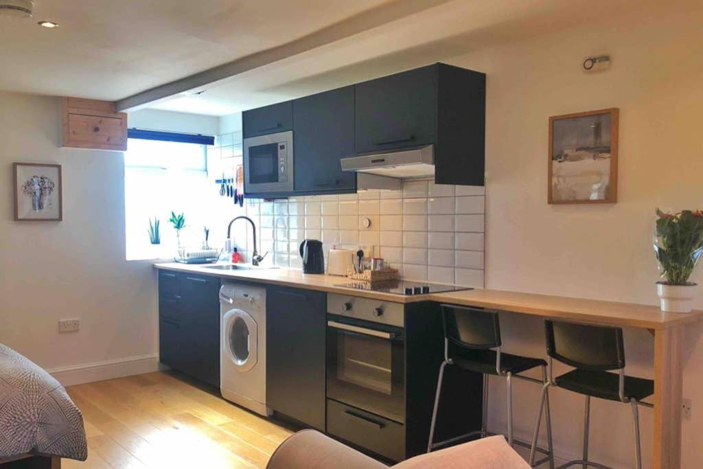 Modern Studio Apartment Near Town Centre Poole Eksteriør bilde